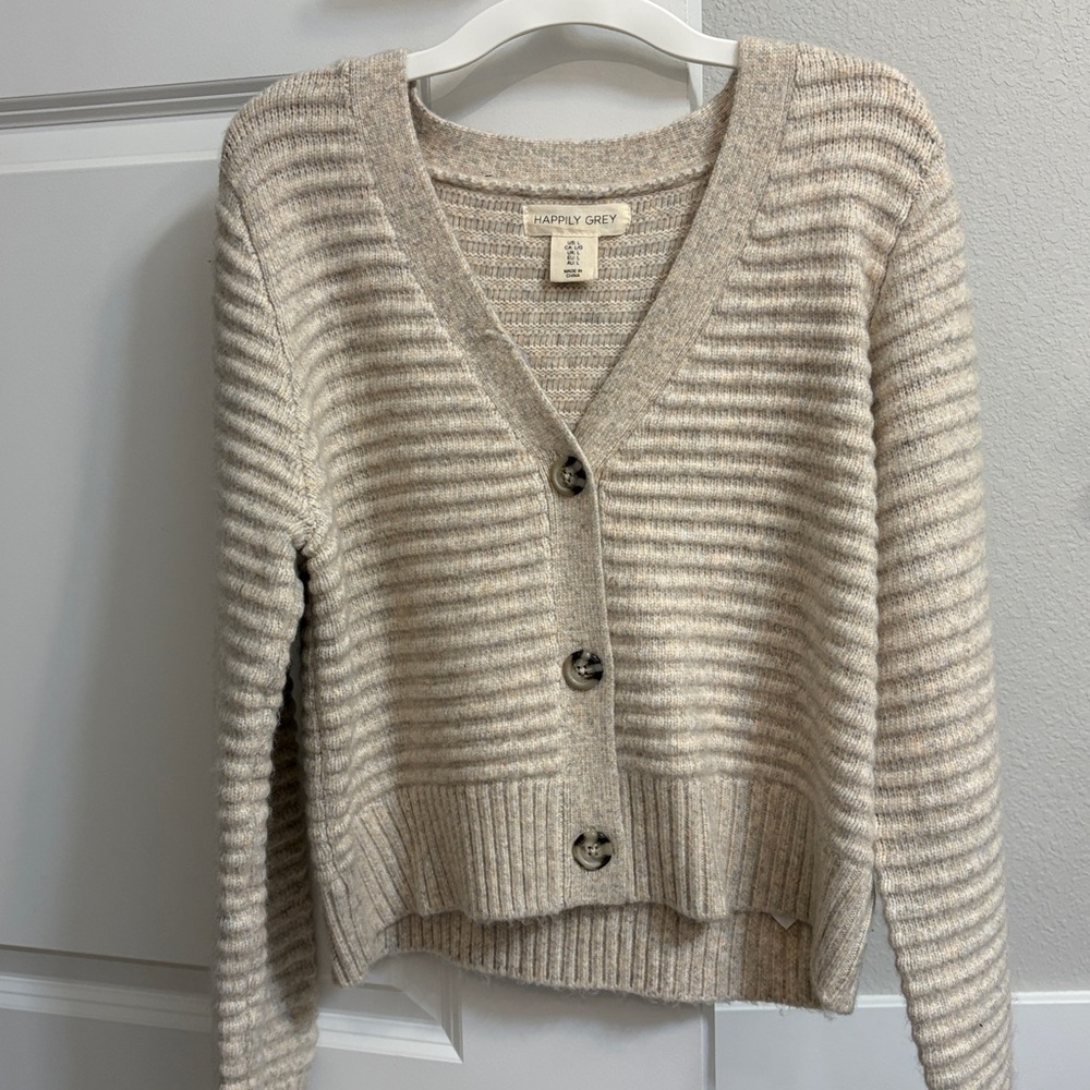 NWOT Striped Beige Button-Up Cardigan Cropped